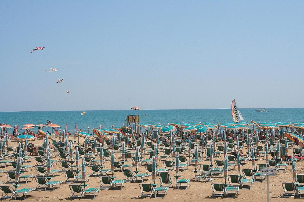 Residence Le Zattere Bibione Exterior foto